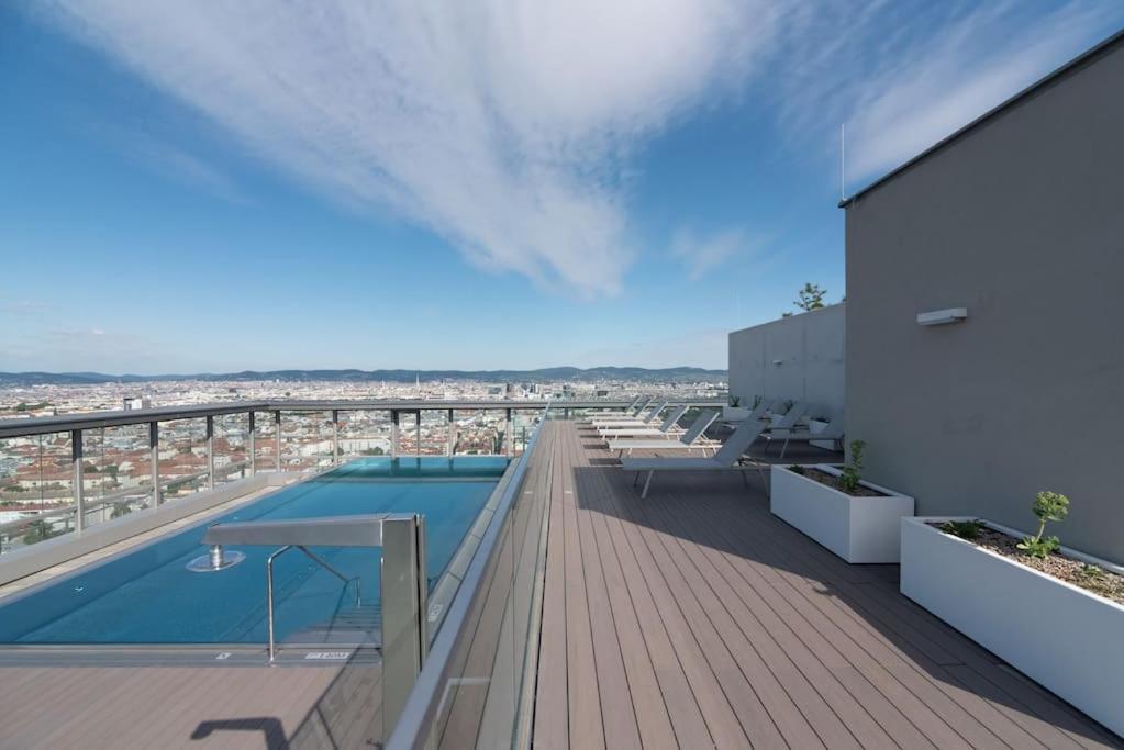 Hoch Hinaus, Neu Und Stilvoll Mit Pool Am Dach Apartamento Viena Exterior foto