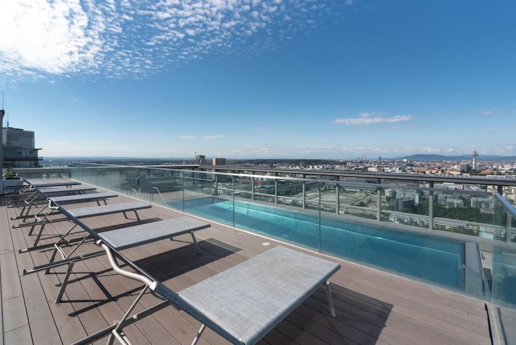 Hoch Hinaus, Neu Und Stilvoll Mit Pool Am Dach Apartamento Viena Exterior foto
