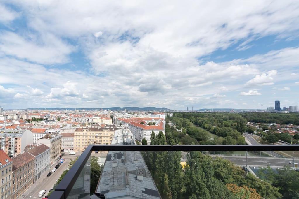 Hoch Hinaus, Neu Und Stilvoll Mit Pool Am Dach Apartamento Viena Exterior foto