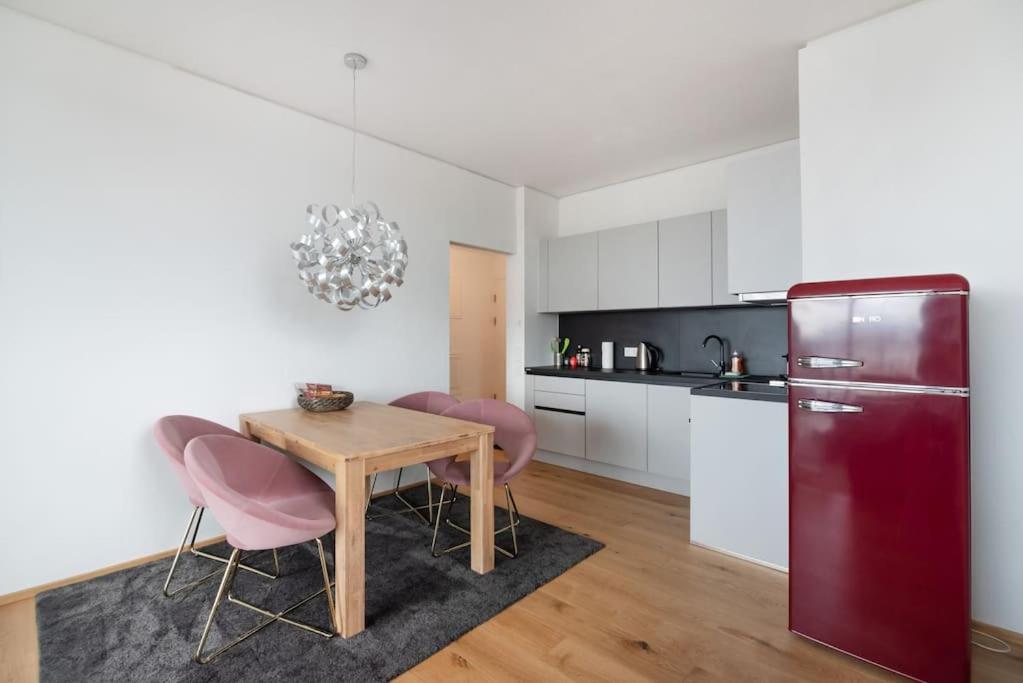 Hoch Hinaus, Neu Und Stilvoll Mit Pool Am Dach Apartamento Viena Exterior foto