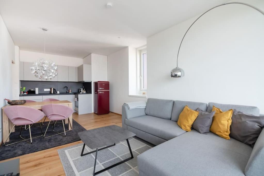 Hoch Hinaus, Neu Und Stilvoll Mit Pool Am Dach Apartamento Viena Exterior foto
