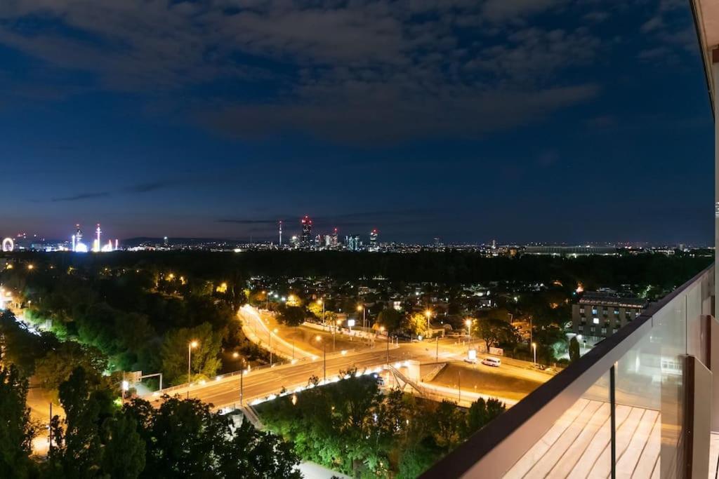 Hoch Hinaus, Neu Und Stilvoll Mit Pool Am Dach Apartamento Viena Exterior foto
