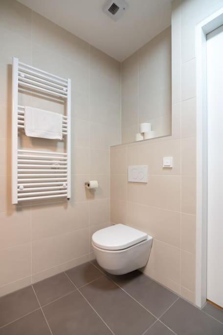 Hoch Hinaus, Neu Und Stilvoll Mit Pool Am Dach Apartamento Viena Exterior foto