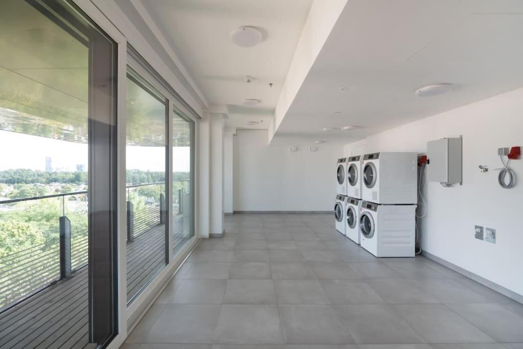 Hoch Hinaus, Neu Und Stilvoll Mit Pool Am Dach Apartamento Viena Exterior foto