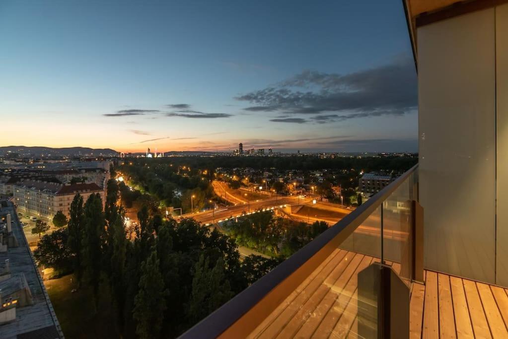 Hoch Hinaus, Neu Und Stilvoll Mit Pool Am Dach Apartamento Viena Exterior foto