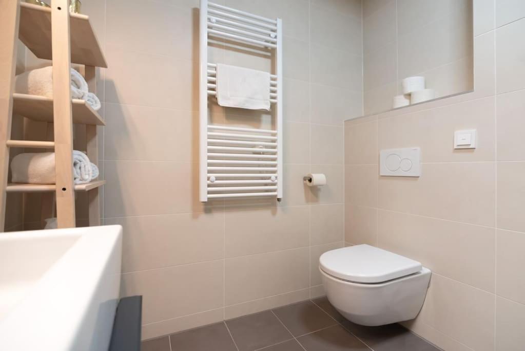 Hoch Hinaus, Neu Und Stilvoll Mit Pool Am Dach Apartamento Viena Exterior foto